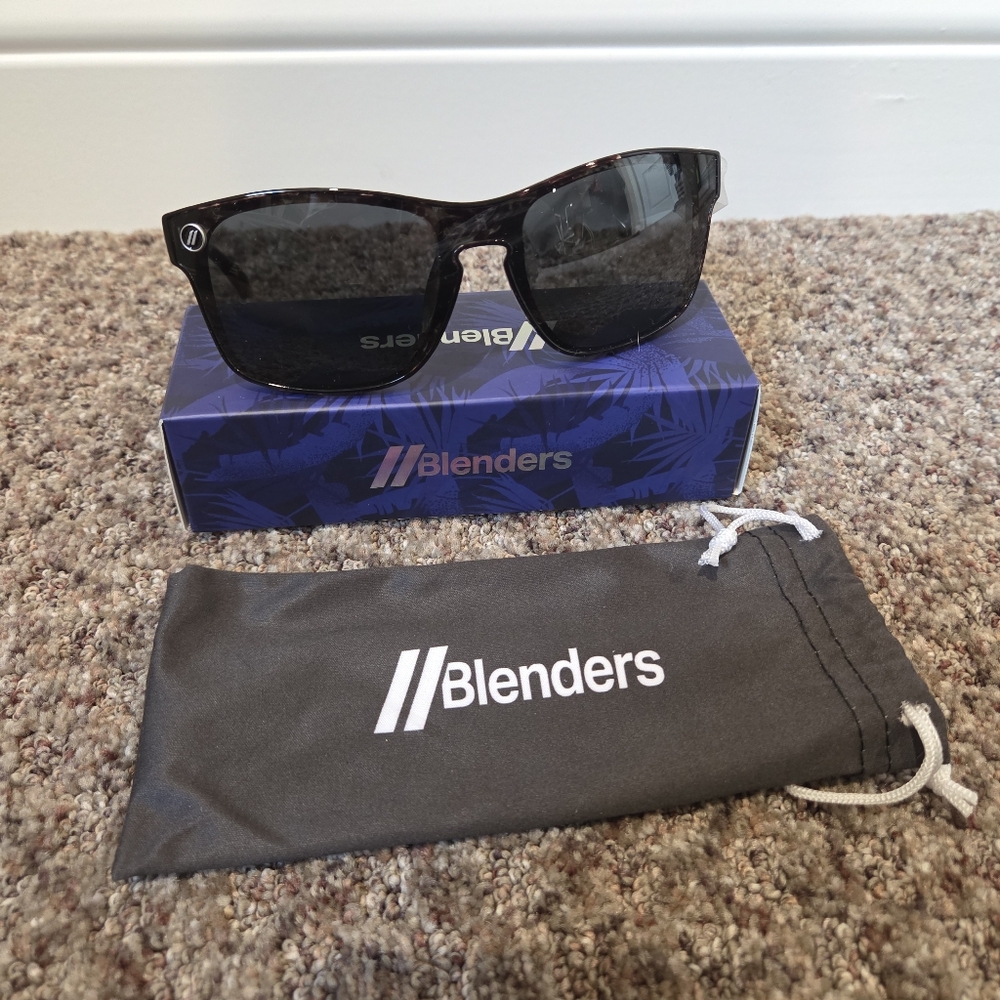 NWT Blenders Black Canyon X2 Gloss Crystal Tort/Smoke Sunglasses